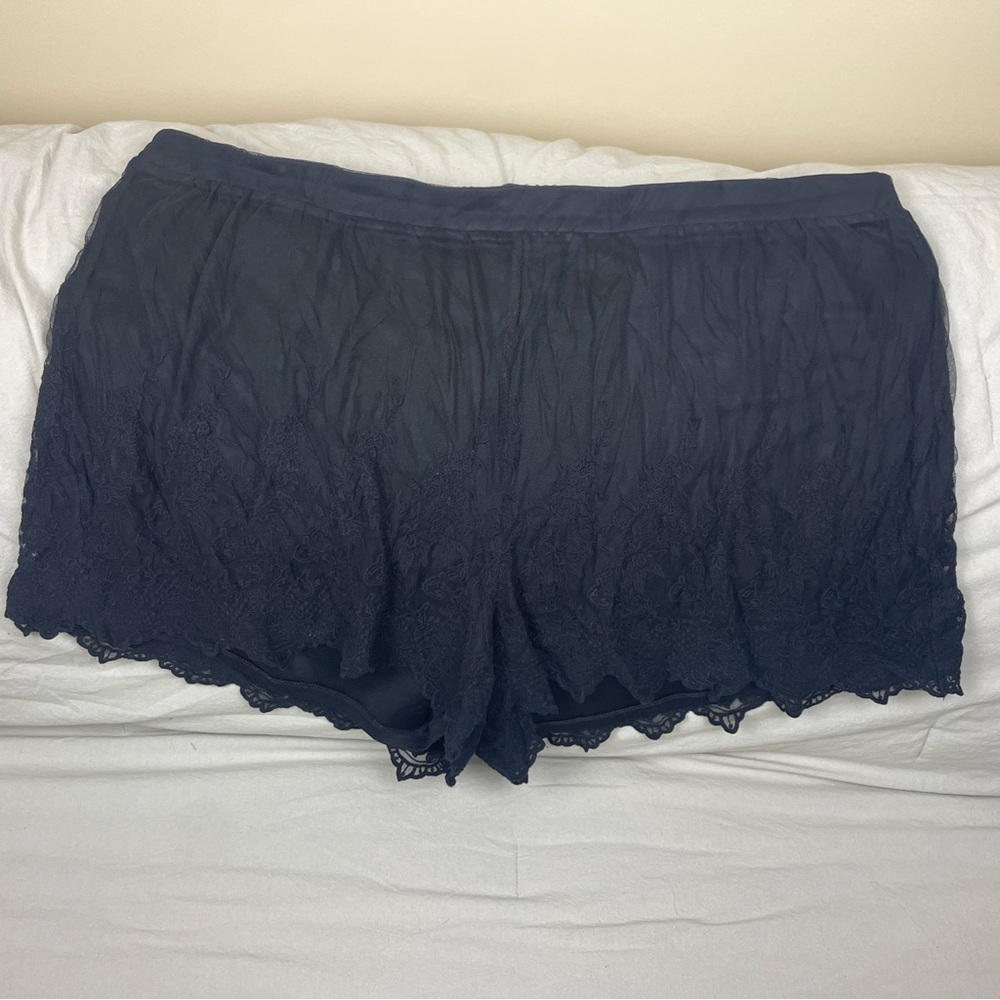NWOT TORRID Black Lace Women's Plus Elastic Waistband Shorts Size 28W
